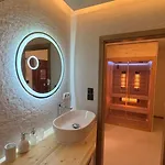 Nava Place Premium Alpine In - Private Sauna, Peaceful Location, Near Glacier & Wifi Apartment