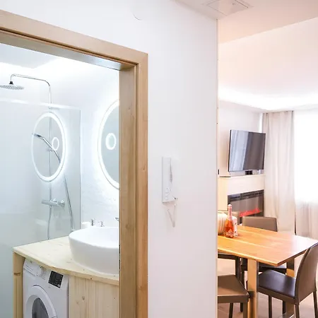 Nava Place Premium Alpine In - Private Sauna, Peaceful Location, Near Glacier & Wifi Апартаменты *