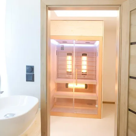 Nava Place Premium Alpine In - Private Sauna, Peaceful Location, Near Glacier & Wifi Apartment
