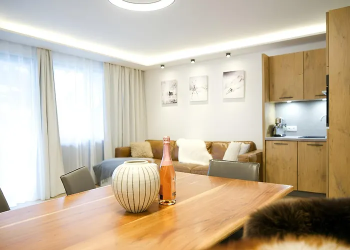 Апартаменты Nava Place Premium Alpine In - Private Sauna, Peaceful Location, Near Glacier & Wifi Капрун