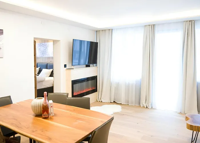 Nava Place Premium Alpine In - Private Sauna, Peaceful Location, Near Glacier & Wifi *