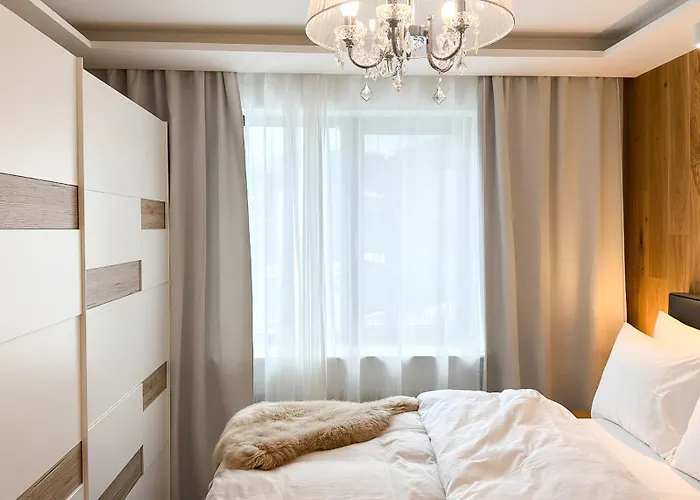 Nava Place Premium Alpine In - Private Sauna, Peaceful Location, Near Glacier & Wifi *